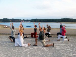 Cours de Qi Gong au lac marin du Port d'Albret, avec Terre d'Asie lors du stage d'été