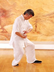 Maître Zhang Kunlin en train de pratiquer le Qi Gong des Cinq Organes