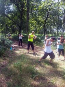 Cours de Qi Gong en forêt avec Terre d'Asie lors du stage d'été