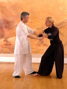 Tuishou en Taiji Quan avec Maitre Kunlin Zhang et Catherine-Isaure Bousquet