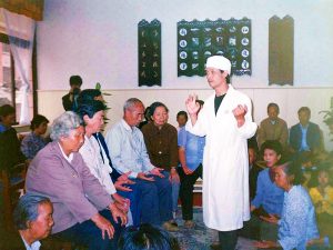 Docteur Zhang Kunlin guidant en Chine une séance de méditation thérapeutique