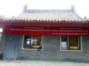 Bannière d'accueil aux élèves de Terre d'Asie au Wudang