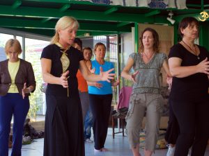 Cours de Qi Gong à Terre d'Asie lors du stage d'été