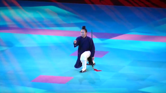 Démonstration d’épée par Maître Yuan Limin lors du 26ème Festival des Arts Martiaux